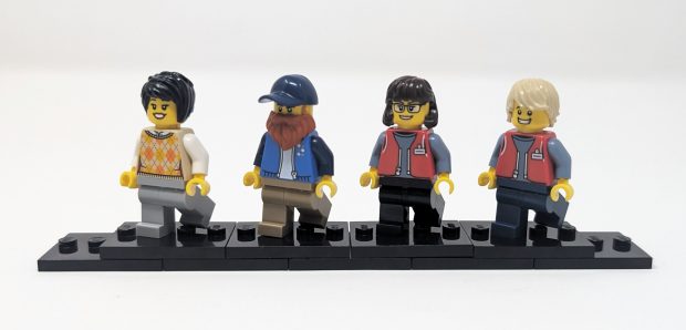 Four generic city minifigures are included in this set.