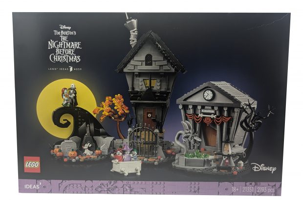 The box captures the dark and brooding feel of Halloween.