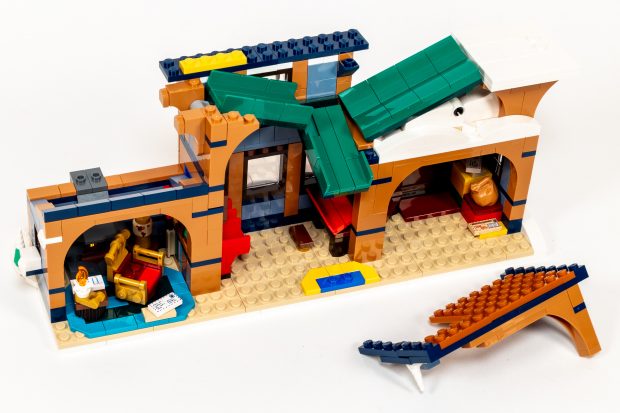 I removed part of the roof so you can see the ramps more easily.