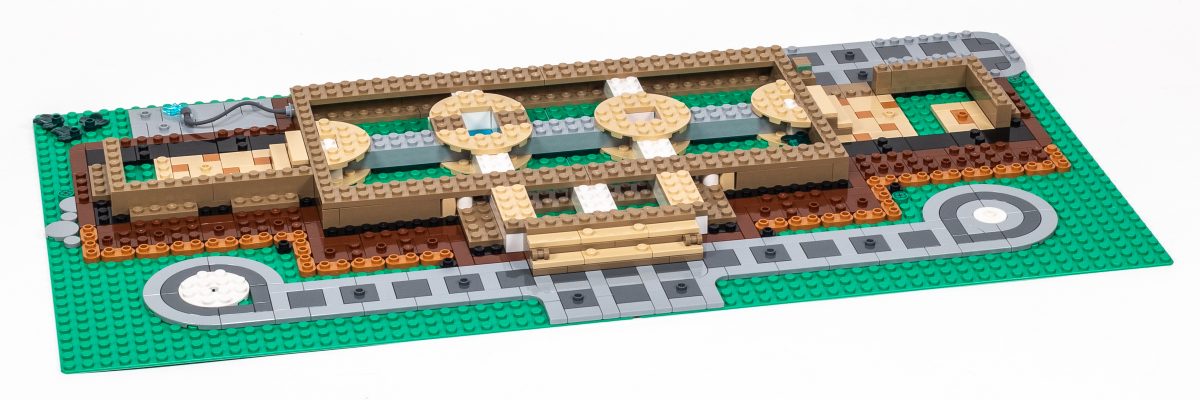 A raised section is visible in the third bag.