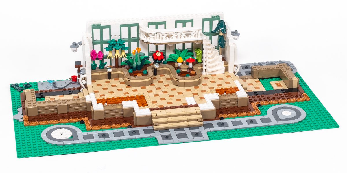 Adding the back wall and balcony in Bags 8-9.