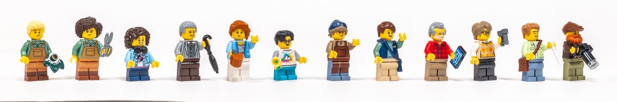 There are 12 minifigures in this set.