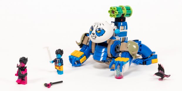 The alternate build is just a small change, resulting in this strange-looking pose.