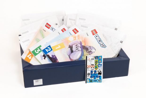 This is a big set and it comes in a big box.