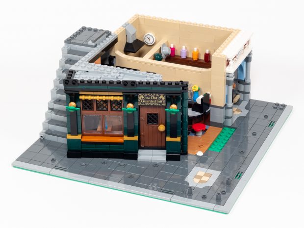 The dining room sticks out at a 20° angle.