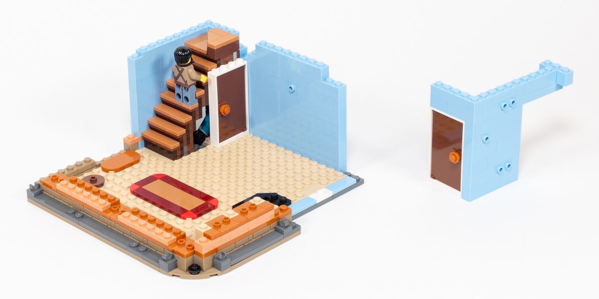 The steep staircase is very carefully designed with an indentation for a minifigure's foot.