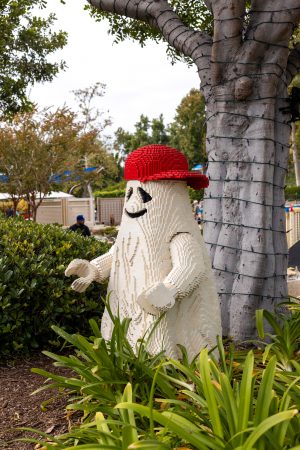 An example of a brick-built Ghost minifigure.