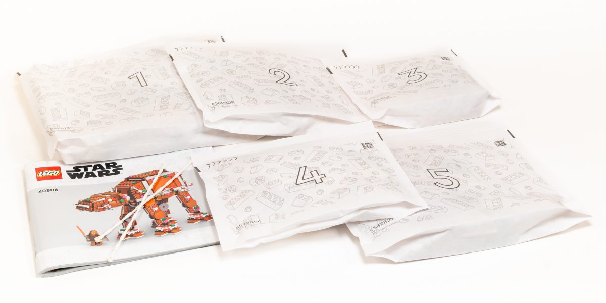 Inside the box, you will find the typical assortment of numbered bags, building instructions and a few loose parts.
