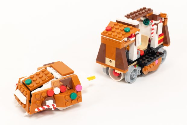 The head attaches with a Technic Axle, so it can't bend from side-to-side.