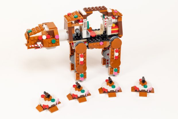 The four feet are also identical.