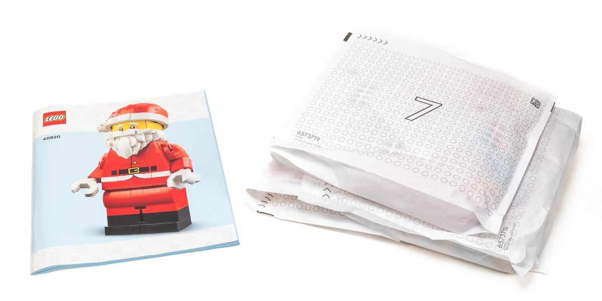 The box contains seven numbered bags and a large instruction booklet.