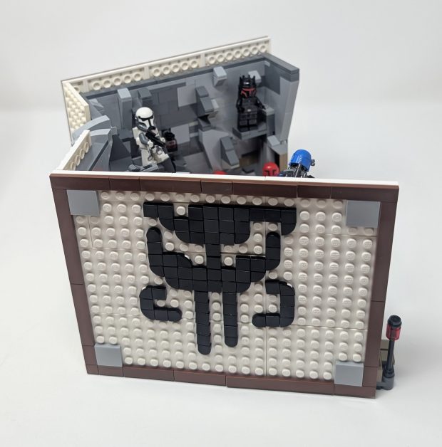 Tiling is used to add details on the front cover.