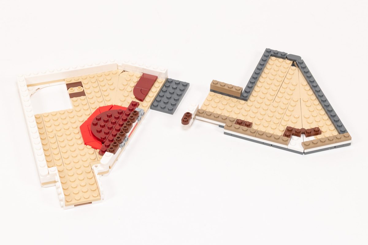 In bags 9 and 10 we build two oddly-shaped floor sections that are actually connected in the last step.