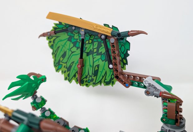 The wings can be opened and closed using technic mechanisms.