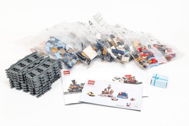 The 956 piece set only includes 6 numbered bags.