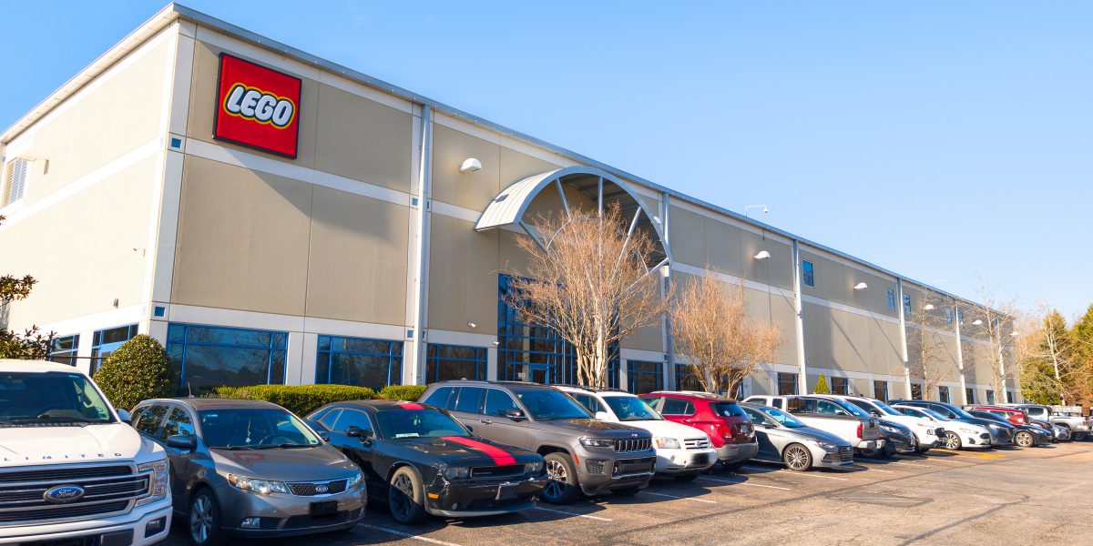 Big LEGO Logo, lots of cars, no idea what's going on...