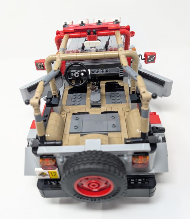 The chairs fill the empty space in the Jeep.