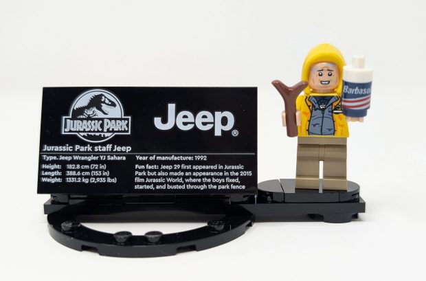 Dennis Nedry is the one included minifigure in this set.